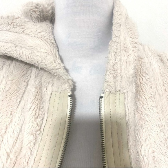 Maurices Faux Fur Hooded Vest size Large - Picture 2 of 12